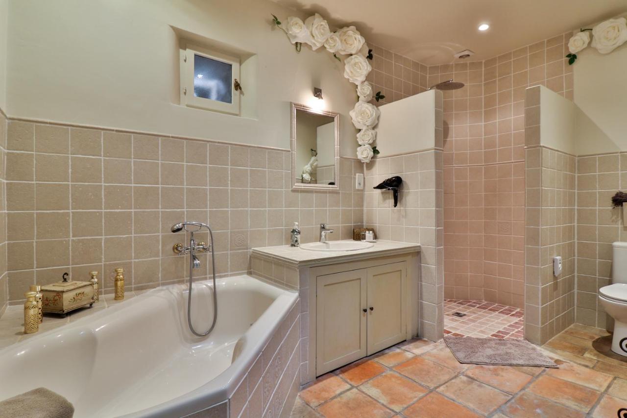 Gite Des Carmes And Spa Le Thor Bagian luar foto