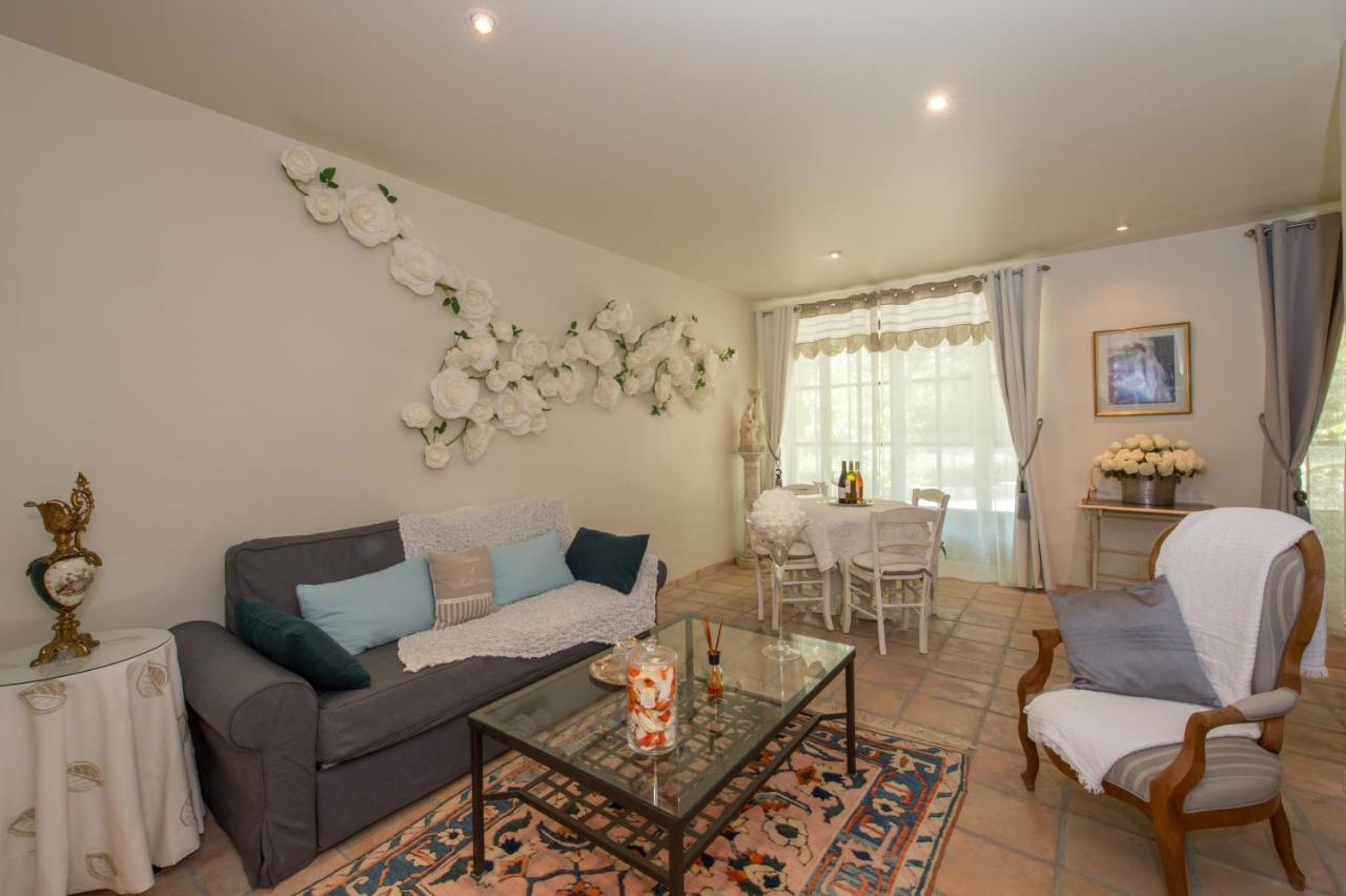 Gite Des Carmes And Spa Le Thor Bagian luar foto