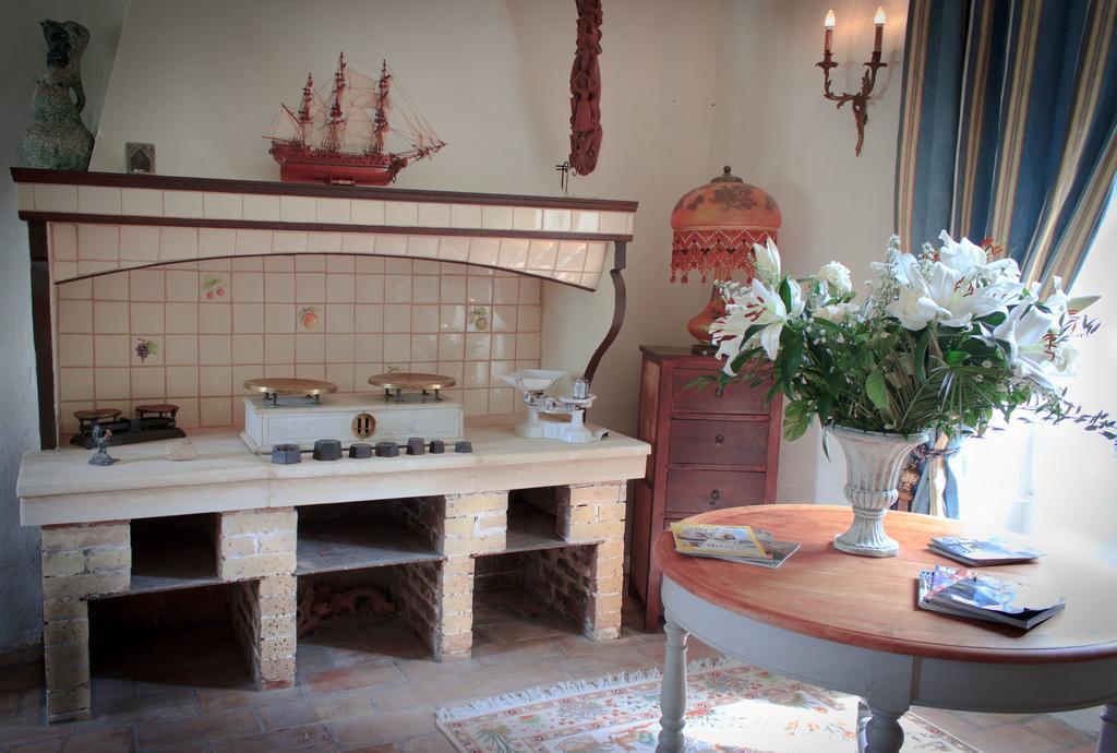 Gite Des Carmes And Spa Le Thor Bagian luar foto