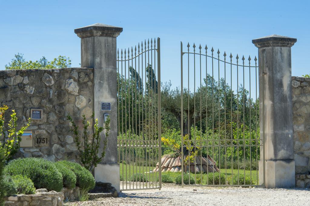 Gite Des Carmes And Spa Le Thor Bagian luar foto